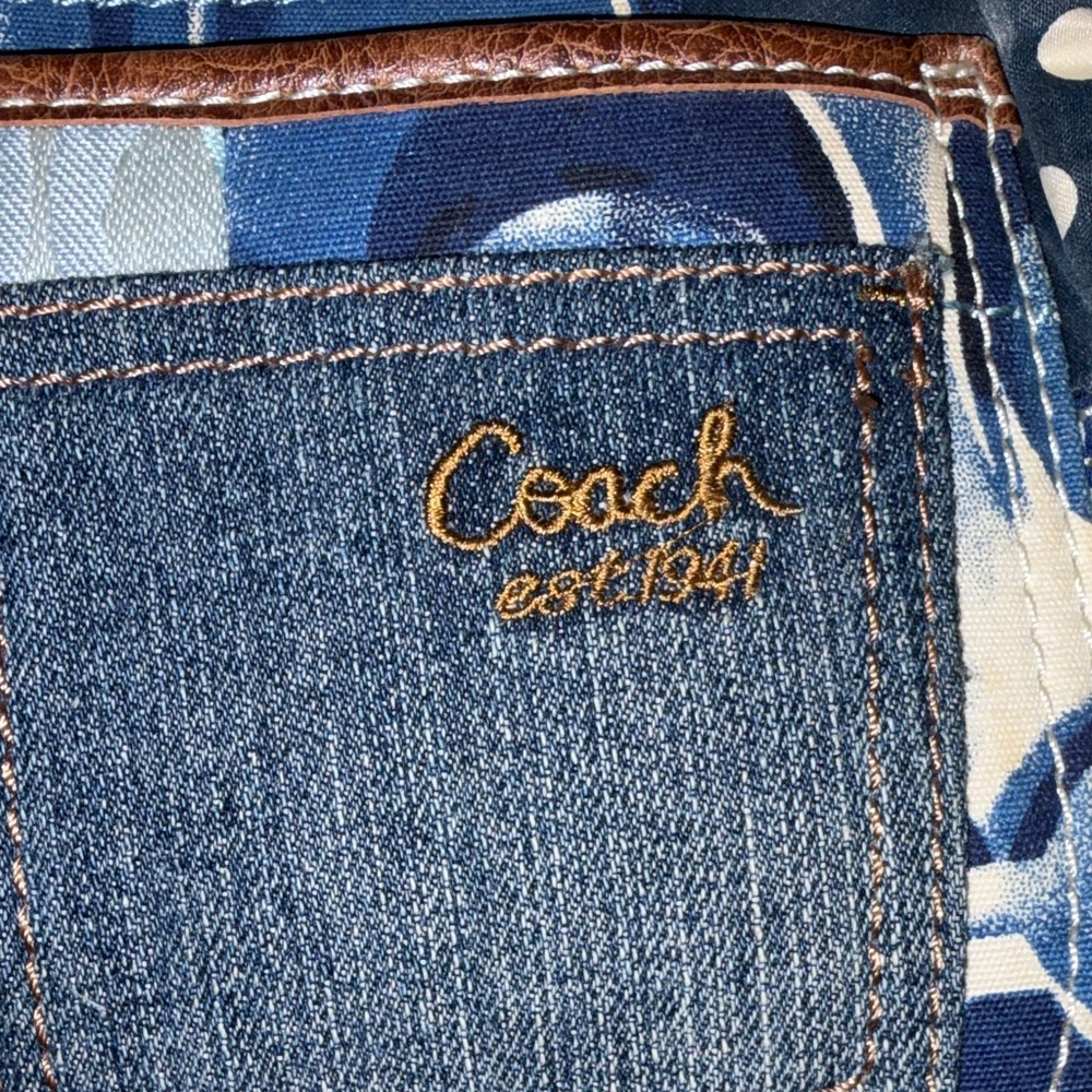 Coach - Picture 2 of 4